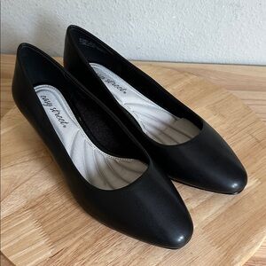 Easy Street Prim Womens Round Block Heel Pumps